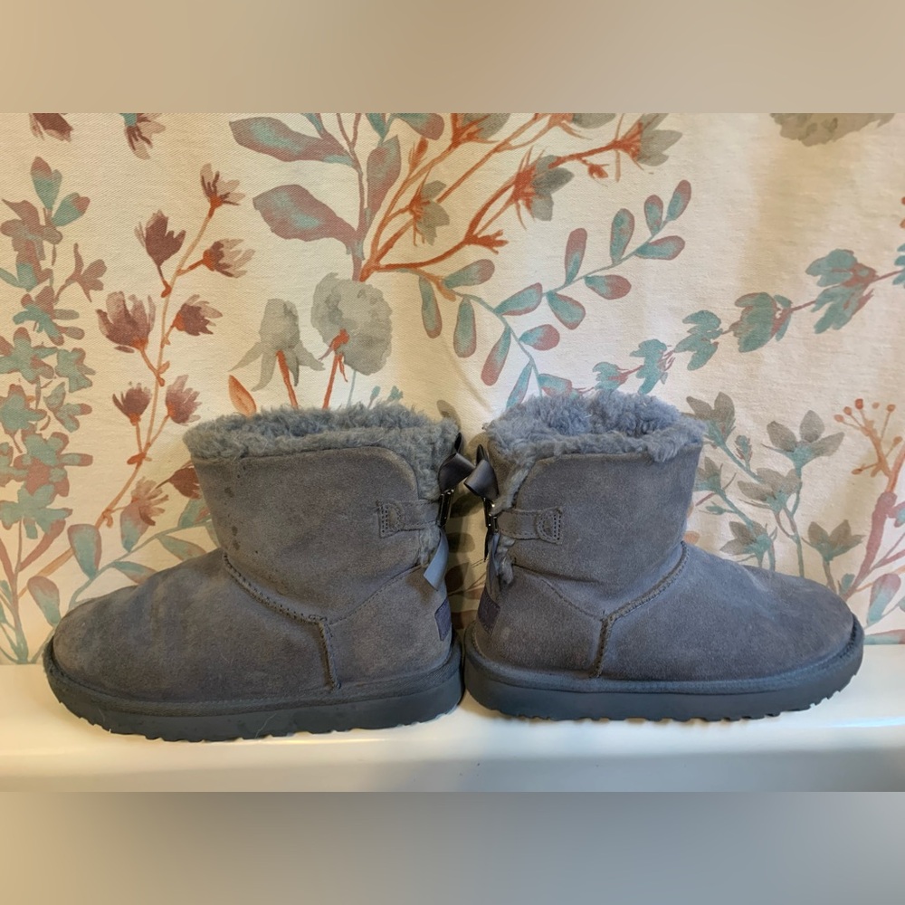 🩵🩵kids Uggs blue with bow 🩵🩵